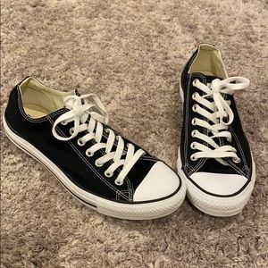 Men’s Black & White Converse Size 9